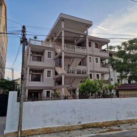 Guest House "Pisha" Durres Ngoại thất bức ảnh