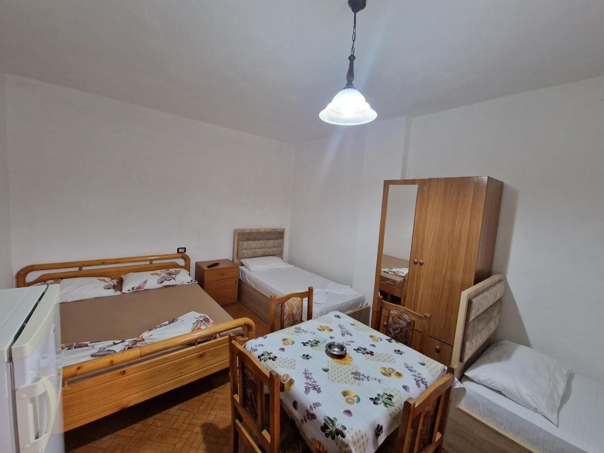 Guest House "Pisha" Durres Ngoại thất bức ảnh