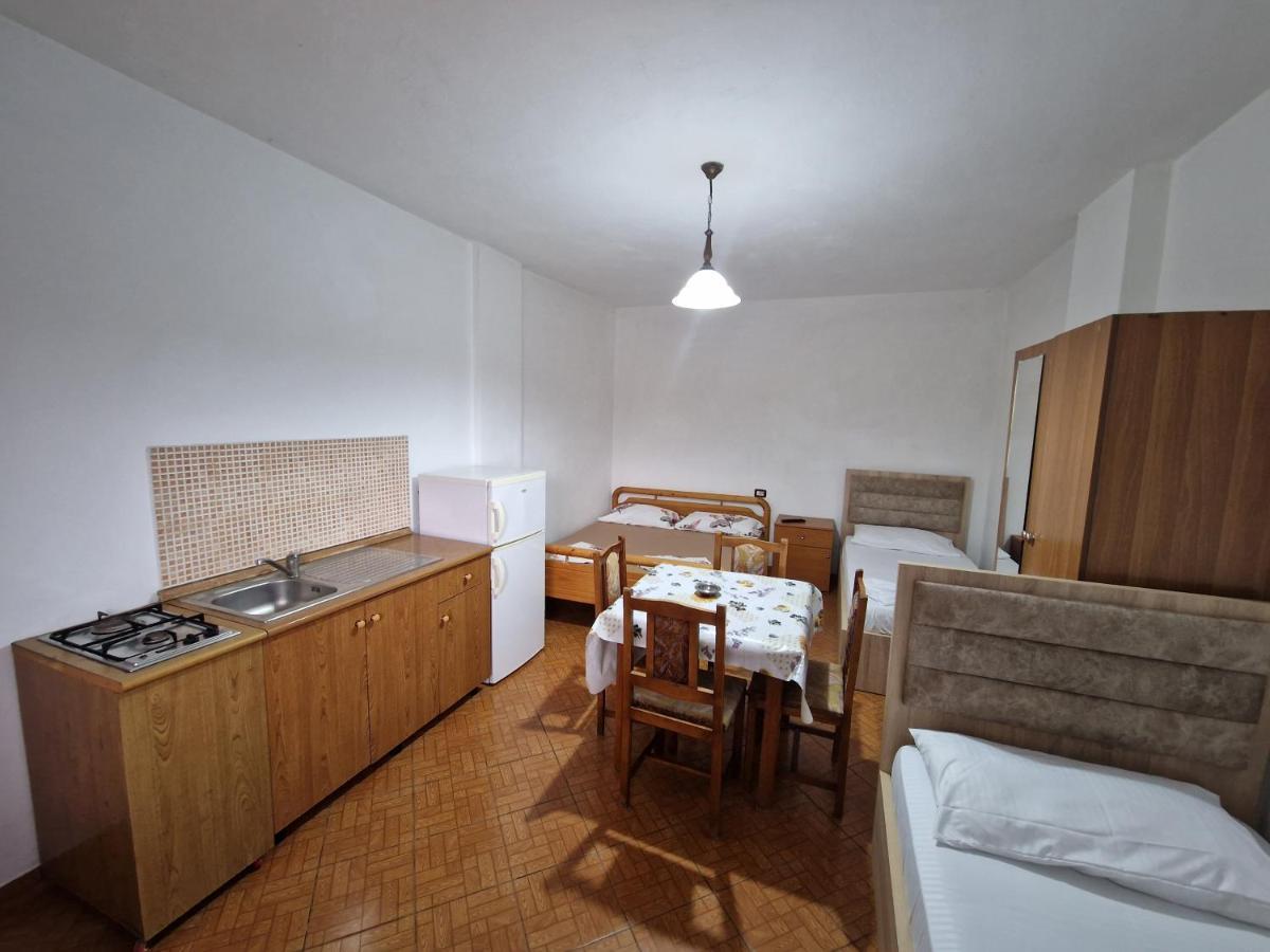 Guest House "Pisha" Durres Ngoại thất bức ảnh