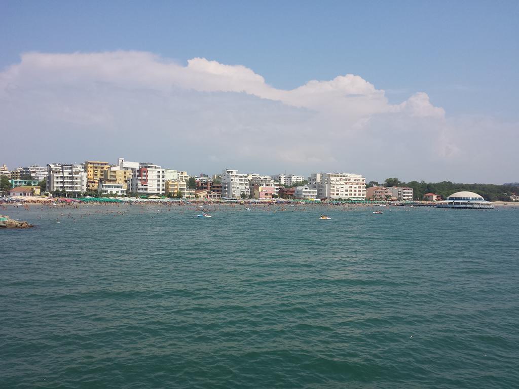Guest House "Pisha" Durres Ngoại thất bức ảnh