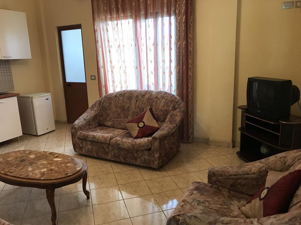 Guest House "Pisha" Durres Ngoại thất bức ảnh