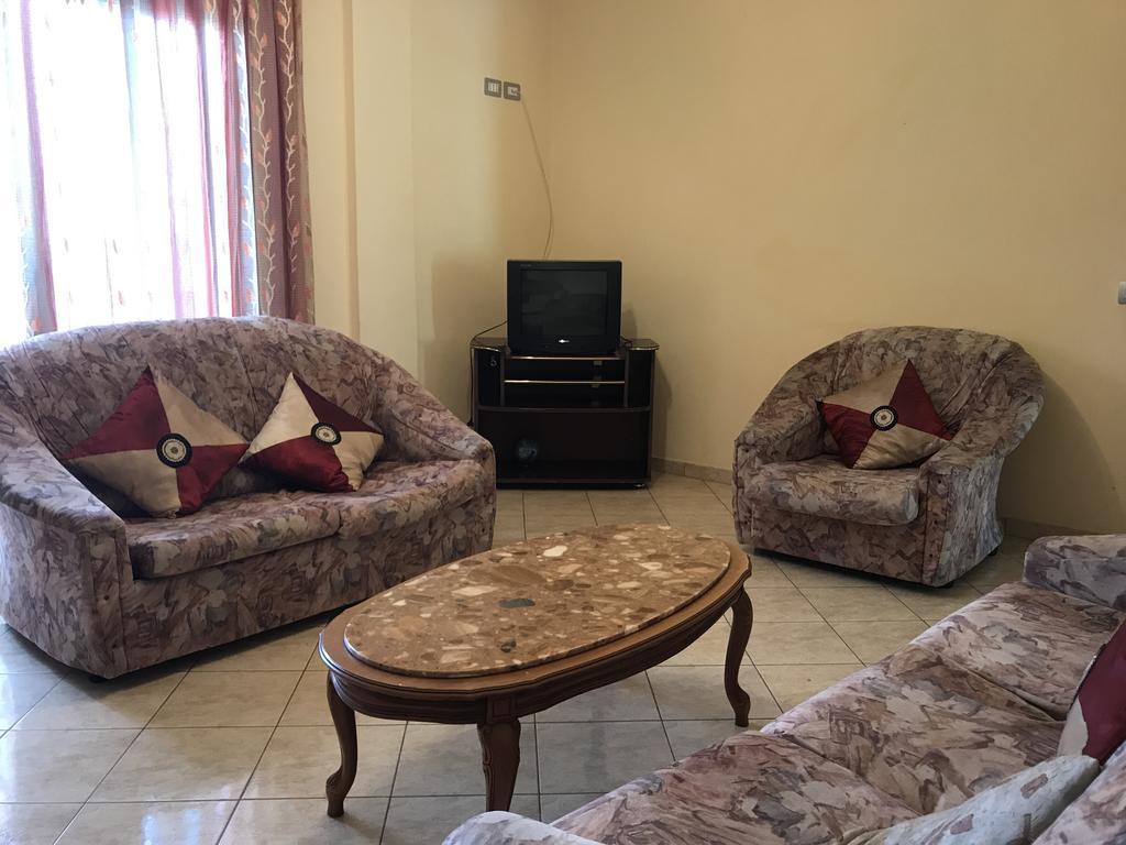 Guest House "Pisha" Durres Ngoại thất bức ảnh