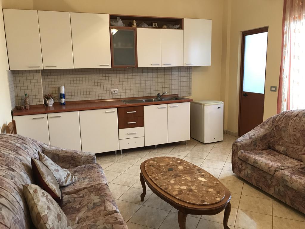 Guest House "Pisha" Durres Ngoại thất bức ảnh